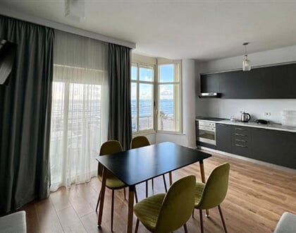Wave-Beachfront-Apartments-18
