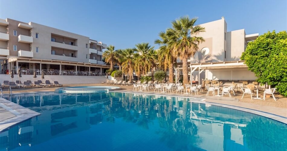 6851f-pool-with-hotel