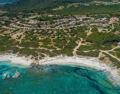 Letecký pohled na celý komplex, Castiadas, Sardinie