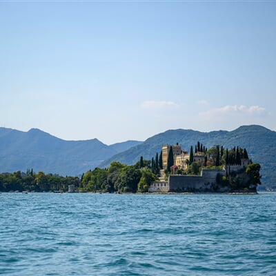 michel bosma nlpEFOcx91U unsplash isola del garda