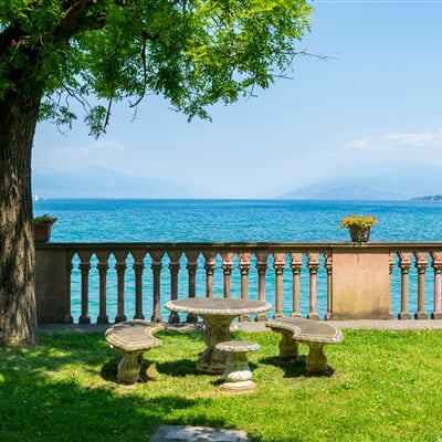 fed lov ynK RNKA GM unsplash desenzano
