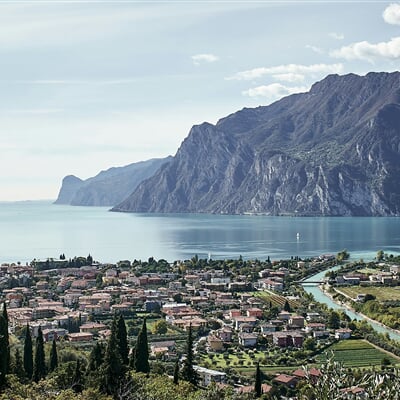 flo lorenz 6vFyLGWIZfY unsplash gardasee
