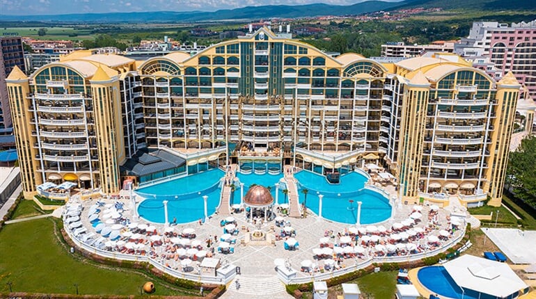 Hotel Imperial Palace: fotografie vybavení exteriérů a interiérů ubytování.