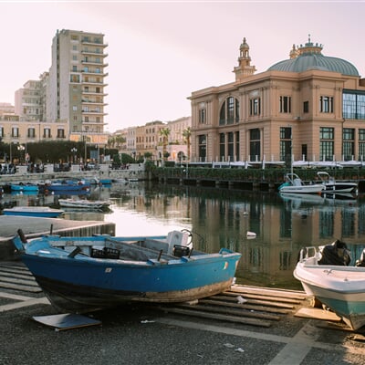 richard stachmann TZi52AnqLh0 unsplash bari