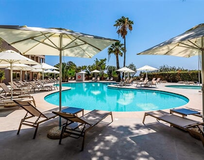 Hotel White Olive Premium Lindos: fotografie vybavení exteriérů a interiérů ubytování.