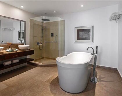 Hotel Steigenberger Makadi: fotografie vybavení exteriérů a interiérů ubytování.