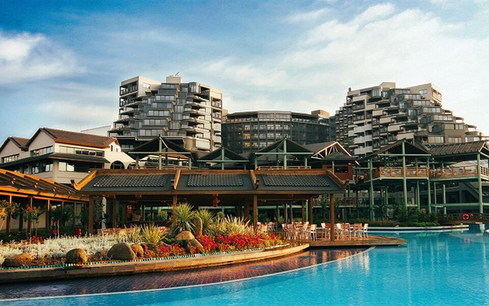 Hotel Limak Lara Deluxe & Resort: fotografie vybavení exteriérů a interiérů ubytování.