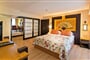 Hotel Limak Lara Deluxe & Resort: fotografie vybavení exteriérů a interiérů ubytování.