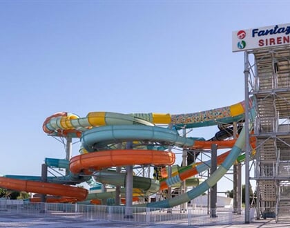 Hotel Sirena Beach Resort & SPA: fotografie vybavení exteriérů a interiérů ubytování.