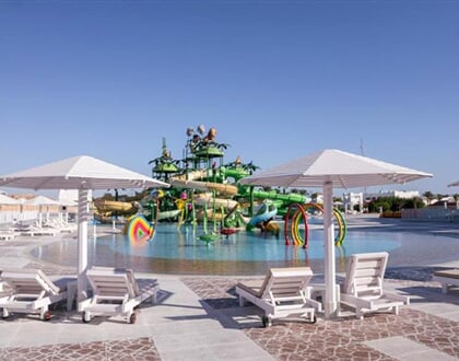 Hotel Sirena Beach Resort & SPA: fotografie vybavení exteriérů a interiérů ubytování.