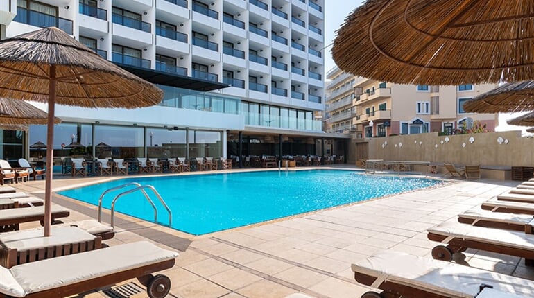Hotel Blue Sky City Beach: fotografie vybavení exteriérů a interiérů ubytování.