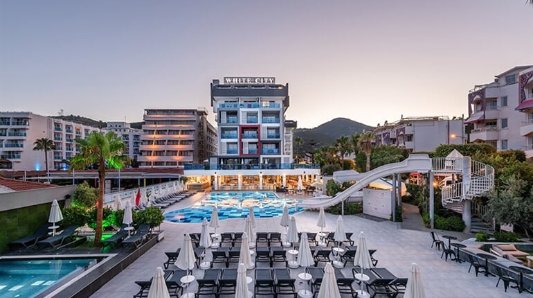 Hotel White City Beach: fotografie vybavení exteriérů a interiérů ubytování.