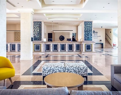 Hotel Kresten Palace: fotografie vybavení exteriérů a interiérů ubytování.