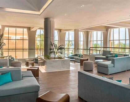 Hotel Novotel Marsa Alam: fotografie vybavení exteriérů a interiérů ubytování.