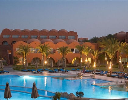 Hotel Novotel Marsa Alam: fotografie vybavení exteriérů a interiérů ubytování.