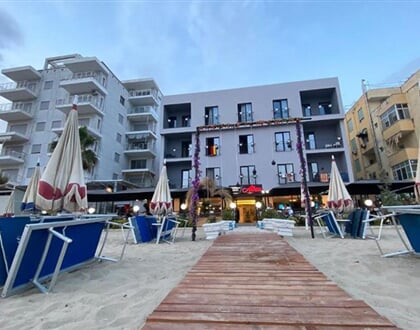 Hotel Alion: fotografie vybavení exteriérů a interiérů ubytování.