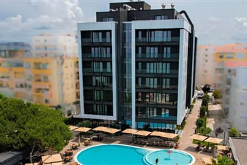 Hotel Supreme *****