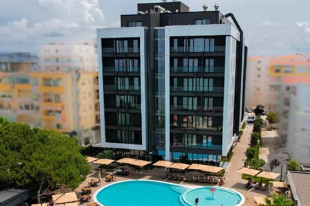 Hotel Supreme *****