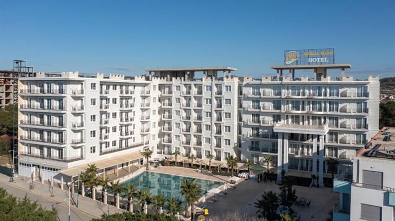 Hotel Amelia Mare: fotografie vybavení exteriérů a interiérů ubytování.