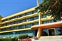 Hotel Ambassador: fotografie vybavení exteriérů a interiérů ubytování.