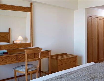 Hotel Mitsis Petit Palais: fotografie vybavení exteriérů a interiérů ubytování.