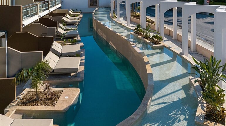 Hotel Kolymbia Bay Art: fotografie vybavení exteriérů a interiérů ubytování.
