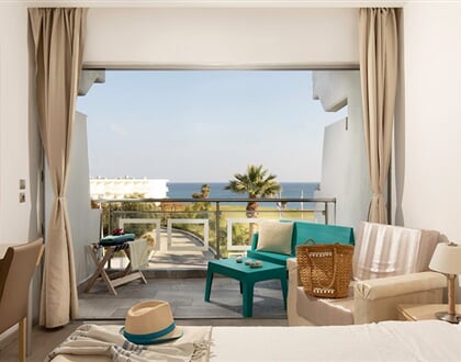 Hotel Kolymbia Bay Art: fotografie vybavení exteriérů a interiérů ubytování.