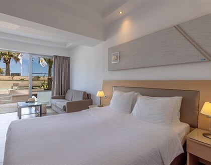 Hotel Kolymbia Bay Art: fotografie vybavení exteriérů a interiérů ubytování.