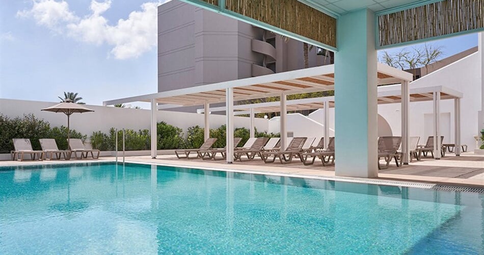 Aparthotel Epsilon: fotografie vybavení exteriérů a interiérů ubytování.