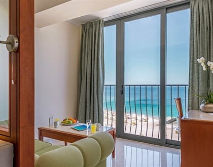 Hotel Mitsis La Vita: fotografie vybavení exteriérů a interiérů ubytování.