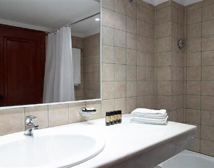 Hotel Mitsis La Vita: fotografie vybavení exteriérů a interiérů ubytování.