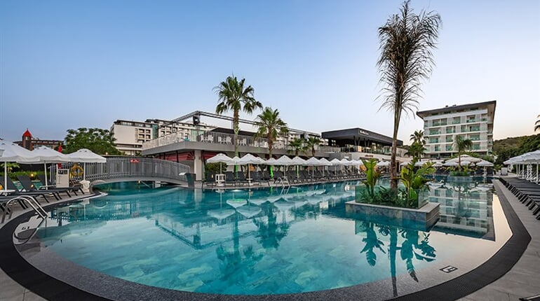 Hotel White City Resort: fotografie vybavení exteriérů a interiérů ubytování.