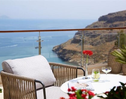 Hotel Lindos Blu Luxury & Suites: fotografie vybavení exteriérů a interiérů ubytování.