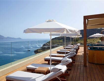 Hotel Lindos Blu Luxury & Suites: fotografie vybavení exteriérů a interiérů ubytování.