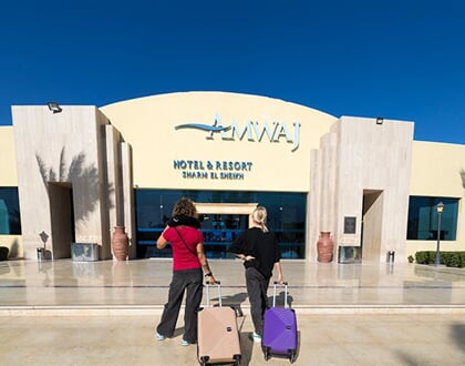 Hotel Amwaj Oyoun Beach Resort: fotografie vybavení exteriérů a interiérů ubytování.