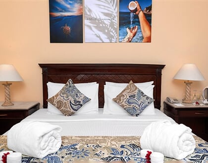 Hotel Amwaj Oyoun Beach Resort: fotografie vybavení exteriérů a interiérů ubytování.