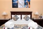 Hotel Amwaj Oyoun Beach Resort: fotografie vybavení exteriérů a interiérů ubytování.