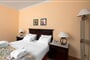 Hotel Amwaj Oyoun Beach Resort: fotografie vybavení exteriérů a interiérů ubytování.