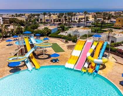 Hotel Amwaj Oyoun Beach Resort: fotografie vybavení exteriérů a interiérů ubytování.