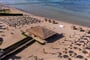 Hotel Amwaj Oyoun Beach Resort: fotografie vybavení exteriérů a interiérů ubytování.