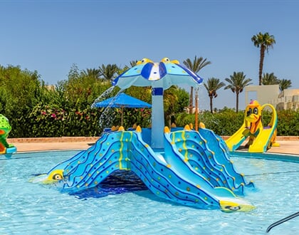 Hotel Amwaj Oyoun Beach Resort: fotografie vybavení exteriérů a interiérů ubytování.