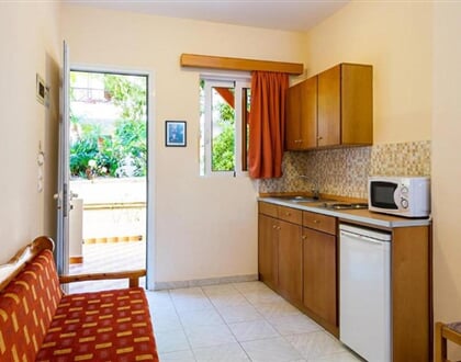 Aparthotel Summer Memories: fotografie vybavení exteriérů a interiérů ubytování.