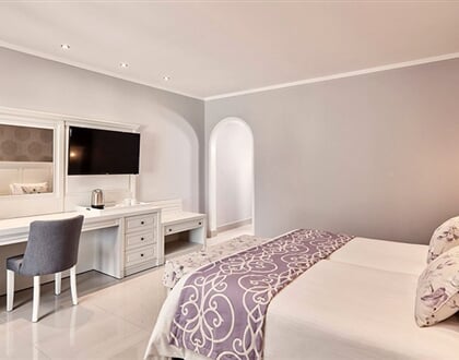 Hotel Esperos Village Blue & Spa: fotografie vybavení exteriérů a interiérů ubytování.