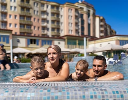 161 karos Outdoor pool with family 018