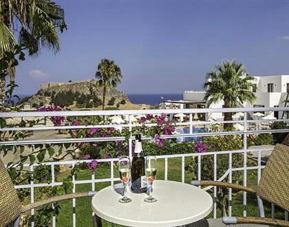 Hotel Lindos View: fotografie vybavení exteriérů a interiérů ubytování.