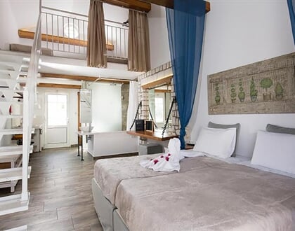 Hotel Lindos View: fotografie vybavení exteriérů a interiérů ubytování.