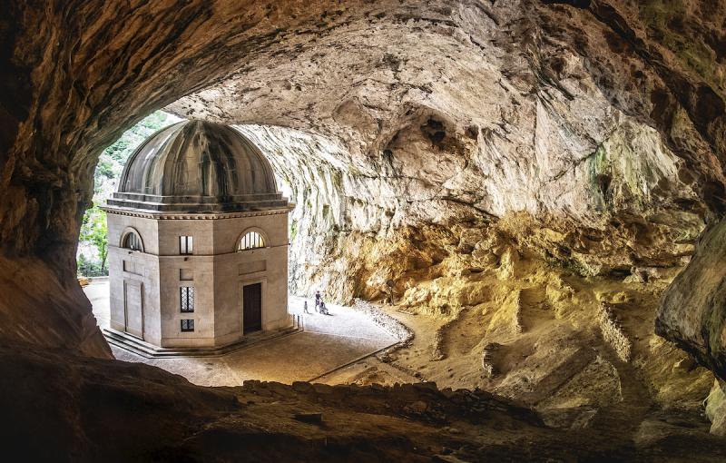 bg Church Inside Cave italymagazine