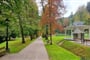 park v Terme Dobrna s termálním pramenem