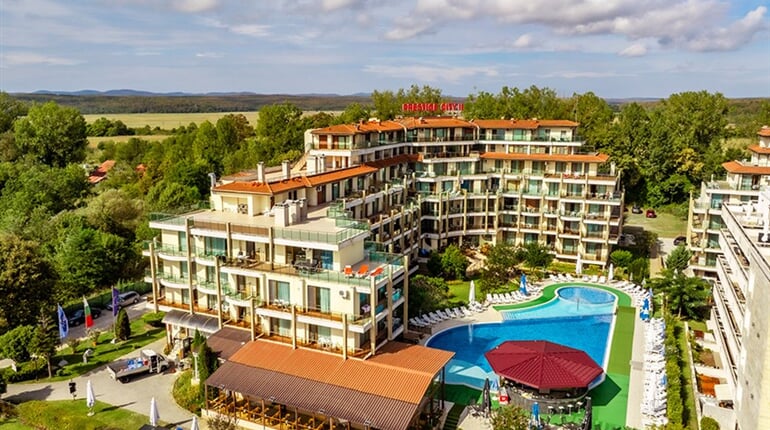 Aparthotel Prestige City II: fotografie vybavení exteriérů a interiérů ubytování.