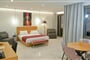 Hotel Mythical Coast Wellness Retreat: fotografie vybavení exteriérů a interiérů ubytování.